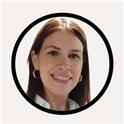 Soy periodista y profesora de español como lengua extranjera, con una gran pasión por la comunicación, los idiomas y la enseñanza.